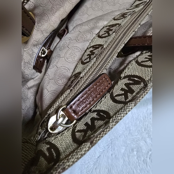 Michael Kors Purse Tan Brown Shoulder Bag Handbag MK Tote - Picture 13 of 15